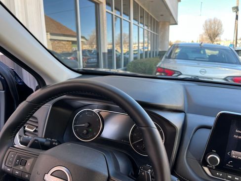 Used 2025 Nissan Rogue SV image 36