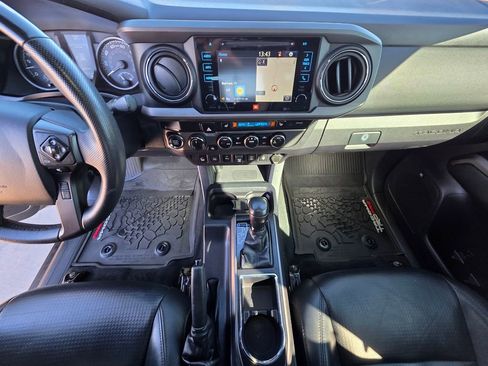 Used 2019 Toyota Tacoma TRD Off-Road image 18