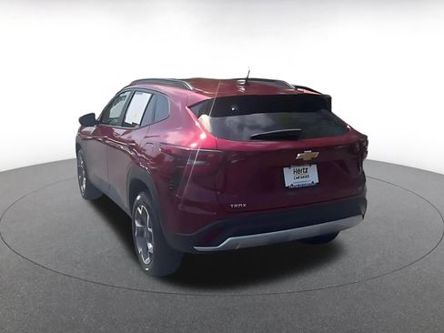 Used 2025 Chevrolet Trax LT FWD image 9