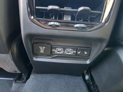 Used 2023 Jeep Grand Cherokee Limited w/ Black Appearance Package AWD/4WD image 19