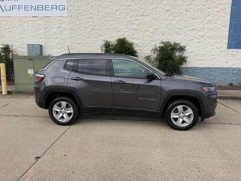 Used 2022 Jeep Compass Latitude AWD/4WD image 2