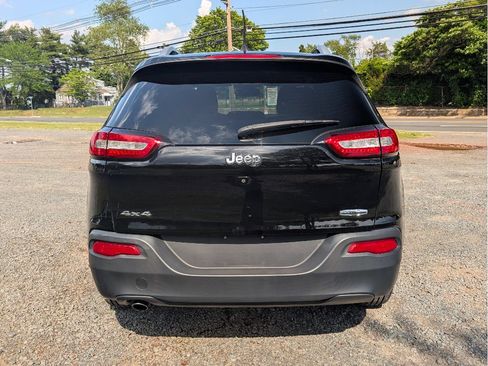 Used 2017 Jeep Cherokee Latitude w/ Cold Weather Group AWD/4WD image 6