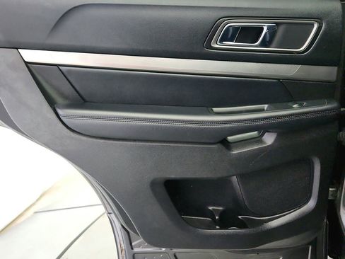 Used 2018 Ford Explorer XLT w/ Equipment Group 202A image 29