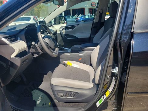 Certified 2025 Toyota RAV4 XLE FWD image 15