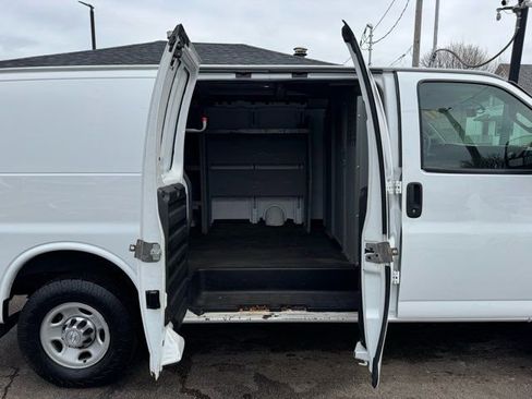 Used 2017 Chevrolet Express 2500 image 20
