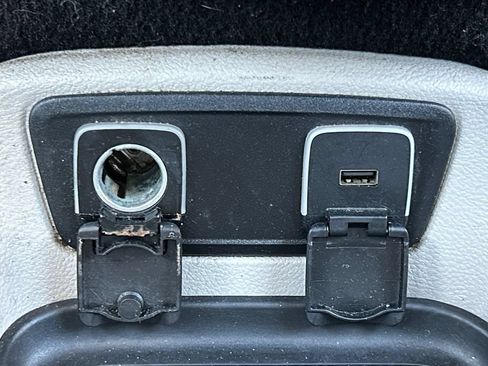 Used 2020 Chrysler Voyager Lxi FWD image 38
