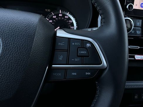 Used 2025 Toyota Highlander LE image 36