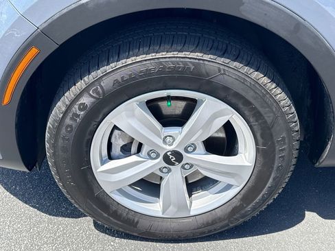 Used 2023 Kia Sorento LX FWD image 11
