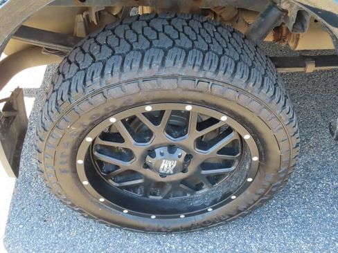 Used 2017 Ford F150 Lariat w/ Equipment Group 502A Luxury AWD/4WD image 15