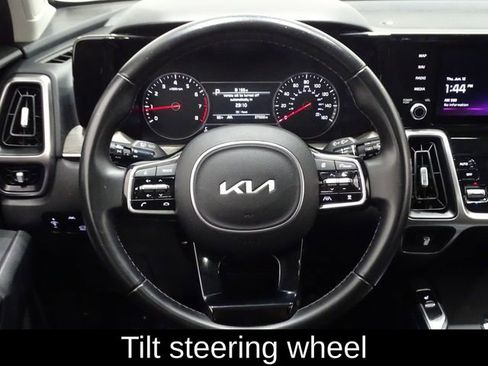 Used 2022 Kia Sorento EX w/ Panoramic Sunroof Package image 27