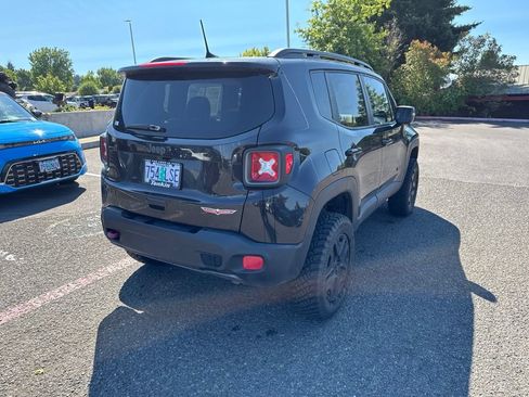 Used 2018 Jeep Renegade Trailhawk AWD/4WD image 8