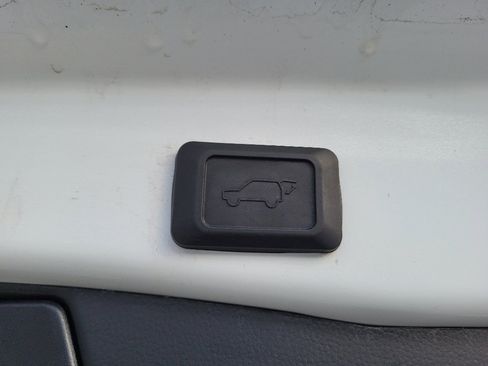 Used 2022 Toyota RAV4 XLE image 8