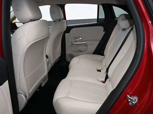 Used 2022 Mercedes-Benz GLA 250 image 35