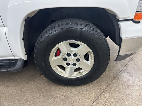 Used 2005 Chevrolet Suburban LT w/ Preferred Equipment Group image 14