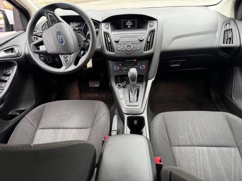 Used 2018 Ford Focus SE w/ SE Appearance Package image 20