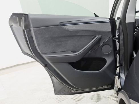 Used 2026 Tesla Model Y Long Range image 34