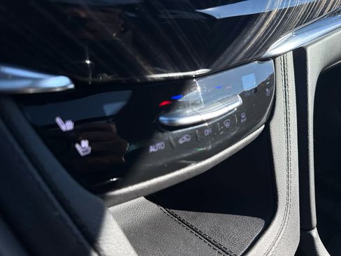 Certified 2025 Cadillac XT6 Premium Luxury image 11