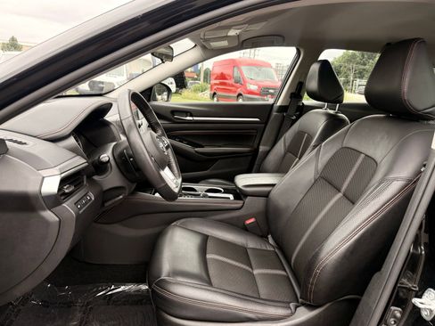 Used 2023 Nissan Altima 2.5 SR image 11