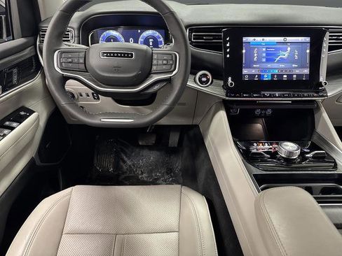 Used 2024 Jeep Wagoneer L Series II w/ Convenience Group I image 5