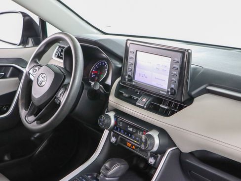 Used 2020 Toyota RAV4 XLE FWD image 25