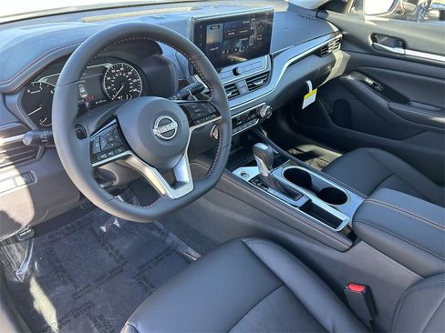 New 2025 Nissan Altima 2.5 SR w/ SR Premium Package image 17