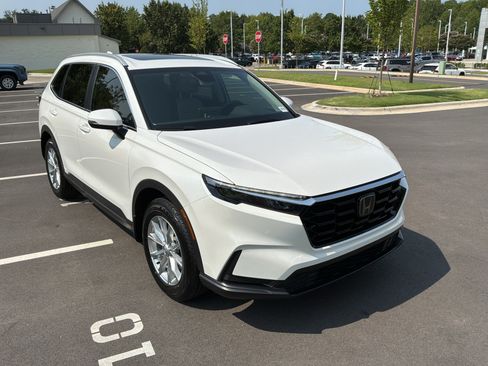 Used 2025 Honda CR-V EX image 2