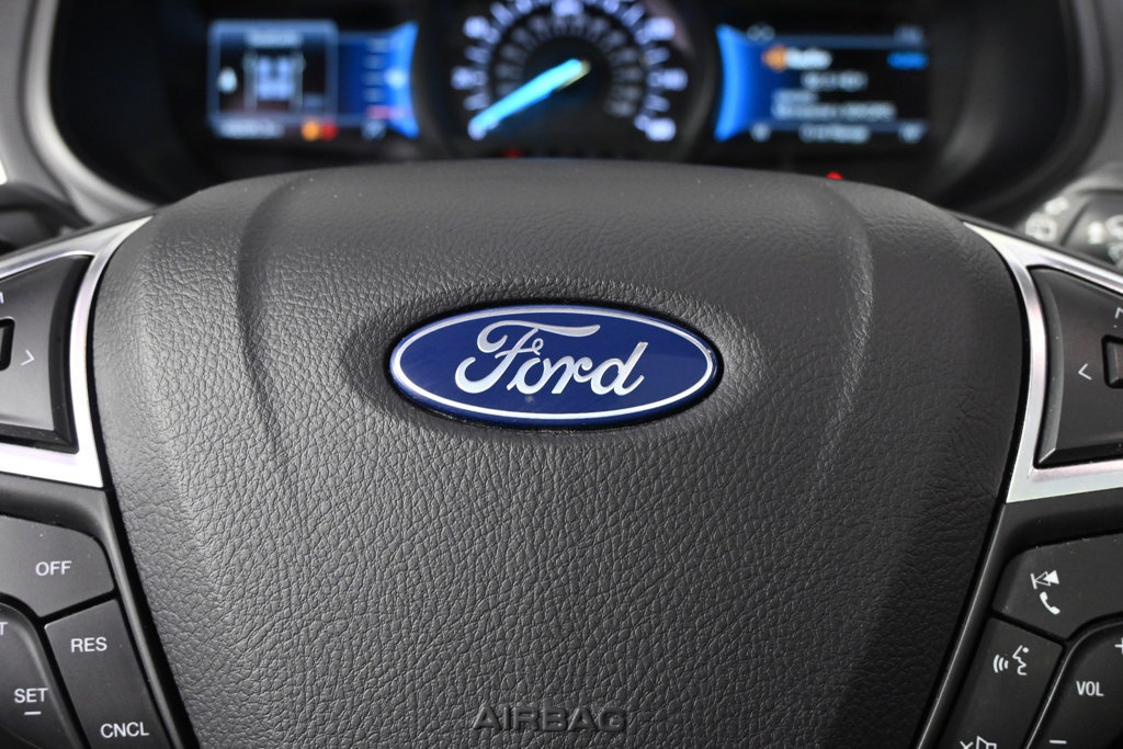 Used 2023 Ford Edge Titanium w/ Class II Trailer Tow Package AWD/4WD image 34