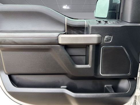 Used 2018 Ford F150 Platinum w/ Equipment Group 701A Luxury AWD/4WD image 12