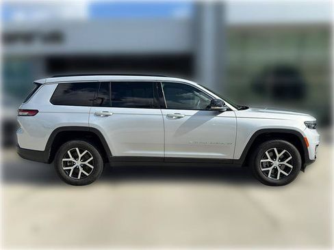 Used 2024 Jeep Grand Cherokee L Limited RWD image 9
