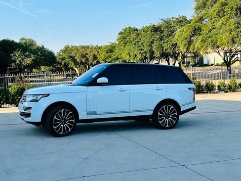 Used 2017 Land Rover Range Rover HSE image 4