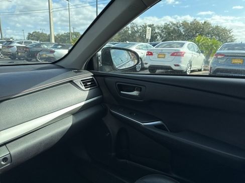 Used 2017 Toyota Camry SE image 27