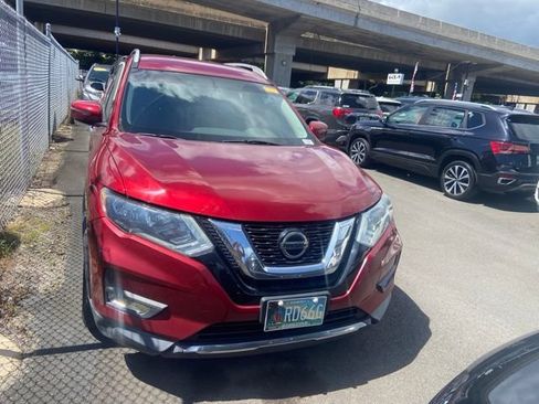 Used 2018 Nissan Rogue SV FWD image 2