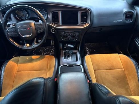 Used 2022 Dodge Charger R/T w/ Plus Group RWD image 2