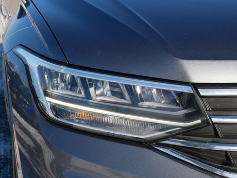 Used 2022 Volkswagen Tiguan SE image 16