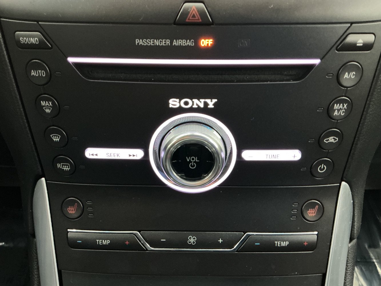 Used 2018 Ford Edge Titanium w/ Technology Package FWD image 35