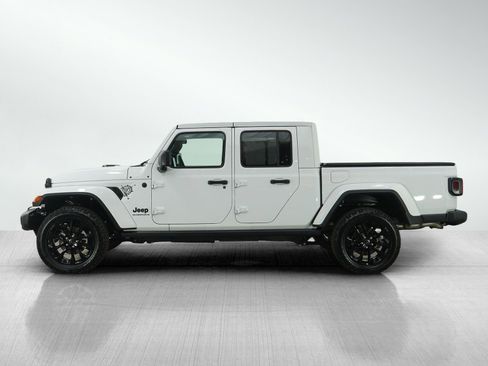 Used 2025 Jeep Gladiator Sport image 2