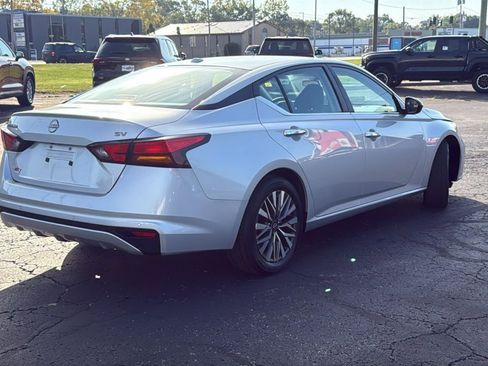 Used 2024 Nissan Altima 2.5 SV image 8