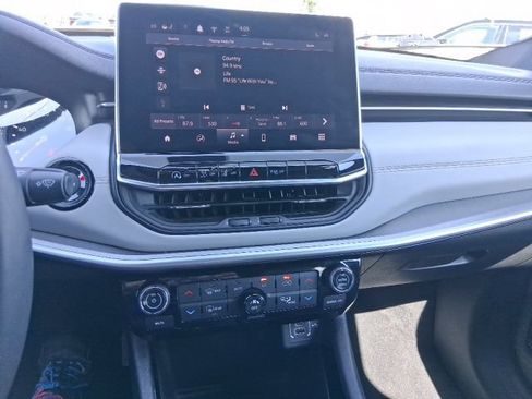 Used 2025 Jeep Compass Limited AWD/4WD image 28