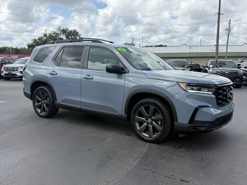 Used 2023 Honda Pilot Sport image 2