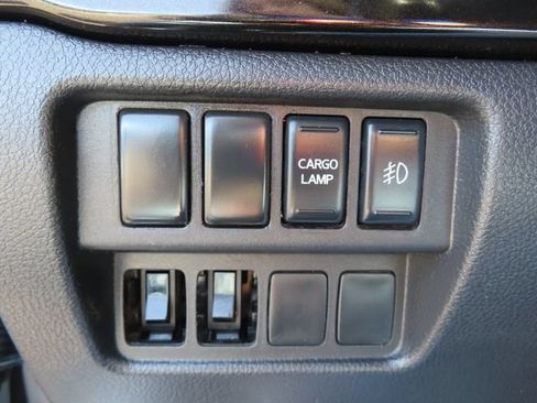 Used 2018 Nissan Titan SV AWD/4WD image 35