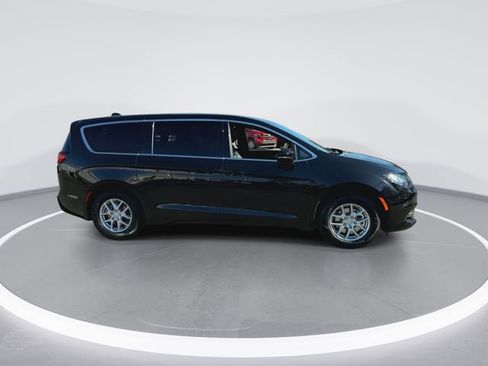 New 2026 Chrysler Voyager LX image 9