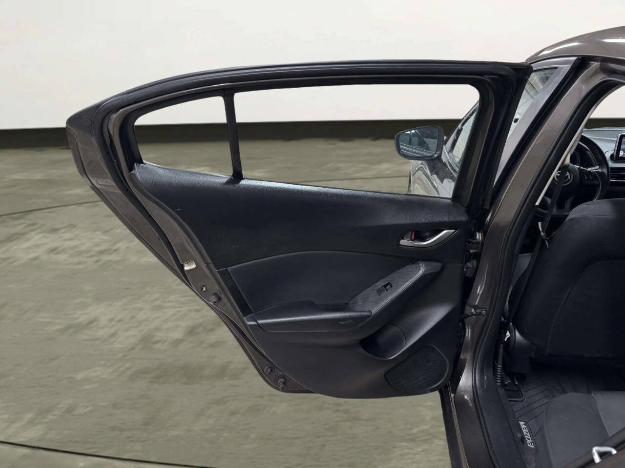 Used 2016 MAZDA MAZDA3 i Sport FWD image 16