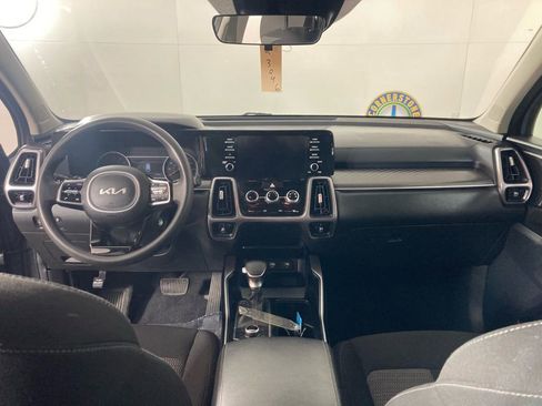 Used 2023 Kia Sorento LX image 7