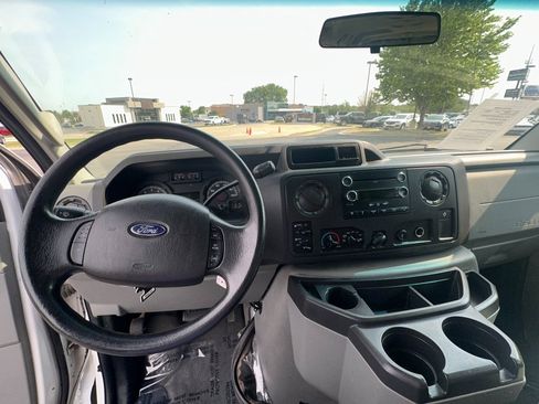 Used 2010 Ford E-350 and Econoline 350 XLT image 30
