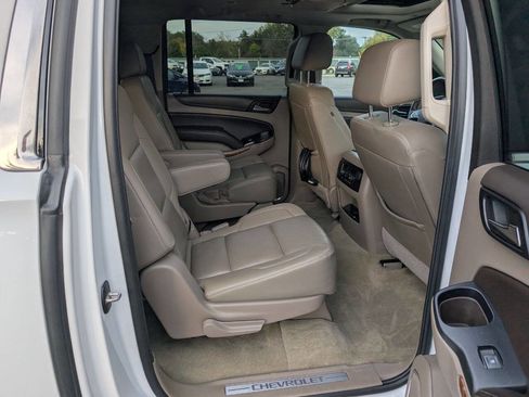 Used 2018 Chevrolet Suburban Premier image 12