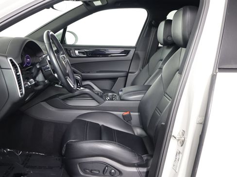 Certified 2023 Porsche Cayenne AWD/4WD image 5