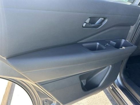 Used 2025 Nissan Pathfinder SV image 21