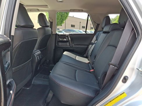 Used 2023 Toyota 4Runner TRD Off-Road Premium w/ Moonroof Package AWD/4WD image 10