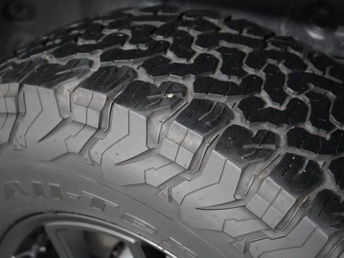 Used 2024 Jeep Wrangler Unlimited AWD/4WD image 32