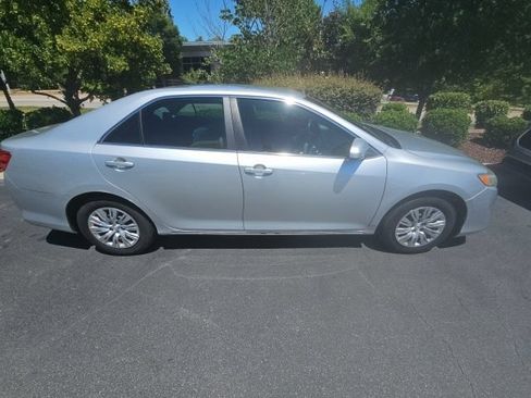 Used 2012 Toyota Camry LE FWD image 9